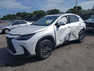 2024 Lexus NX 350 Premium z VIN JTJGGCEZ5R5008594, wystawiony jako IAAI lot #41643849 z przebiegiem 13 519 mil mil oraz . Historia ofert i sprzedaży dostępna na DreamBid. Obrazek 17.