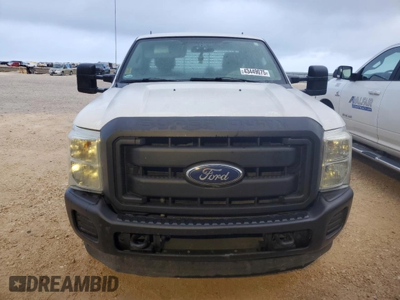 2014 Ford F-250 XLT with VIN 1FT7X2BT0EEB28715, listed as a Copart auction lot 43449075 with 177,622 mi miles and Clean title. Bid and sale history available at DreamBid. Image 5.