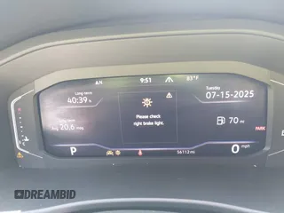 2022 Volkswagen Atlas SE z VIN 1V2HE2CA7NC211835, wystawiony jako IAAI lot #42722660 z przebiegiem 56 112 mil mil oraz . Historia ofert i sprzedaży dostępna na DreamBid. Obrazek 7.