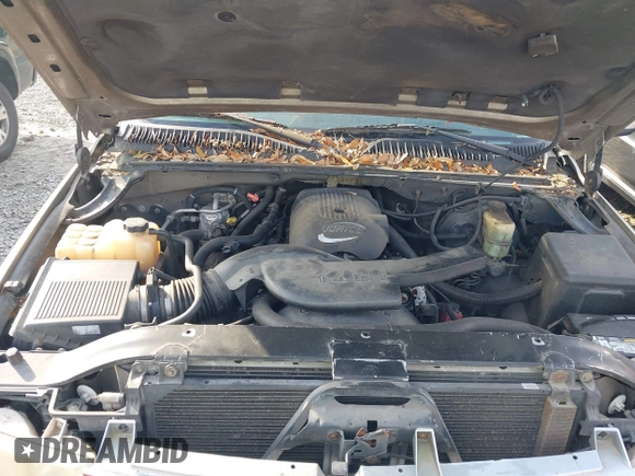 2001 Chevrolet Tahoe LS z VIN 1GNEC13T51R154488, wystawiony jako IAAI lot #41519004 z przebiegiem 400 208 mil mil oraz . Historia ofert i sprzedaży dostępna na DreamBid. Obrazek 10.