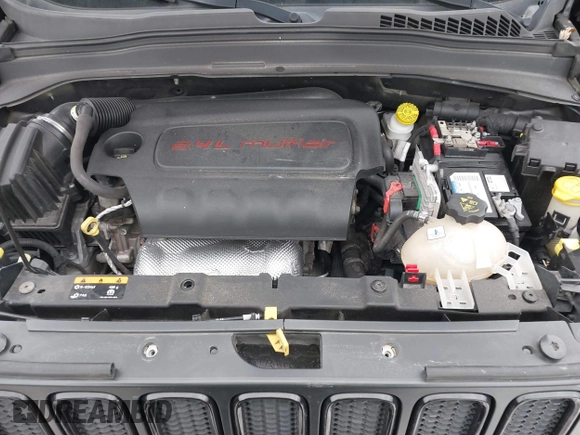 2016 Jeep Renegade Latitude with VIN ZACCJBBT7GPD59282, listed as a IAAI auction lot 41314758 with 137,369 mi miles. Bid and sale history available at carsss.com. Image 10.