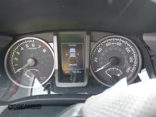 2023 Toyota Tacoma SR z VIN 3TMCZ5AN0PM541700, wystawiony jako IAAI lot #41819408 z przebiegiem 14 216 mil mil oraz . Historia ofert i sprzedaży dostępna na DreamBid. Obrazek 7.