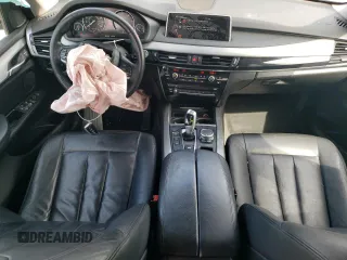 2015 BMW X5 xDrive35d z VIN 5UXKS4C50F0N08784, wystawiony jako Copart lot #57348185 z przebiegiem 168 452 mil mil oraz Szkoda całkowita • Salvage title. Historia ofert i sprzedaży dostępna na DreamBid. Obrazek 8.