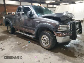 2005 Ford F-250 XL z VIN 1FTSX215X5EC77078, wystawiony jako Copart lot #43206515 z przebiegiem 174 764 mil mil oraz Szkoda całkowita • Salvage title. Historia ofert i sprzedaży dostępna na DreamBid. Obrazek 4.
