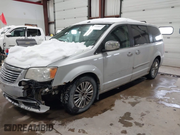 2011 Chrysler Town & Country Limited with VIN 2A4RR6DG3BR698226, listed as a IAAI auction lot 41598412 with 184,998 mi miles. Bid and sale history available at carsss.com. Image 2.