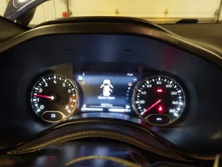 2021 Jeep Renegade Latitude z VIN ZACNJDBBXMPM41852, wystawiony jako IAAI lot #41598449 z przebiegiem 86 215 mil mil oraz . Historia ofert i sprzedaży dostępna na DreamBid. Obrazek 7.