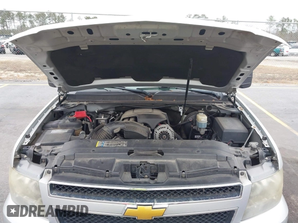 2010 Chevrolet Suburban Commercial with VIN 1GNUKHE30AR186320, listed as a IAAI auction lot 41544991 with 216,037 mi miles and . Bid and sale history available at DreamBid. Image 10.