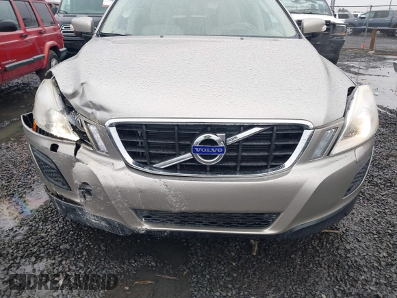 2013 Volvo XC60 T6 with VIN YV4902DZ7D2449646, listed as a IAAI auction lot 41764164 with 129,588 mi miles. Bid and sale history available at carsss.com. Image 6.