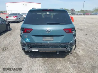 2019 Volkswagen Tiguan S with VIN 3VV1B7AX2KM131063, listed as a IAAI auction lot 41937501 with 59,402 mi miles. Bid and sale history available at carsss.com. Image 17.