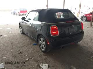 2019 MINI Convertible Cooper с VIN WMWWG5C5XK3H08526, выставлен на аукционе IAAI как лот 41623619 с пробегом 53 474 миль миль и . История ставок и продаж доступна на DreamBid. Изображение 3.