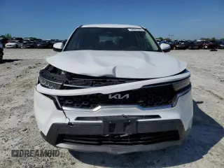2023 Kia Sorento LX z VIN 5XYRGDLC7PG203021, wystawiony jako Copart lot #52637205 z przebiegiem 40 178 mil mil oraz Szkody całkowita. Historia ofert i sprzedaży dostępna na DreamBid. Obrazek 5.