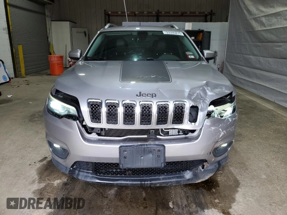 2019 Jeep Cherokee Latitude Plus z VIN 1C4PJLLB6KD129415, wystawiony jako Copart lot #55595815 z przebiegiem 94 757 mil mil oraz Szkoda całkowita • Salvage title. Historia ofert i sprzedaży dostępna na DreamBid. Obrazek 5.