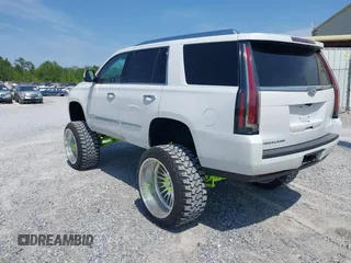 2020 Cadillac Escalade Luxury z VIN 1GYS3BKJ6LR124477, wystawiony jako IAAI lot #42042960 z przebiegiem 42 854 mil mil oraz . Historia ofert i sprzedaży dostępna na DreamBid. Obrazek 3.