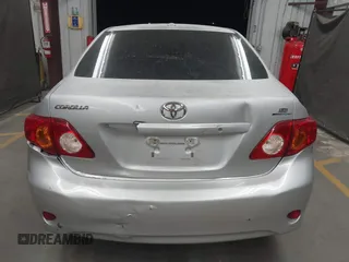 2010 Toyota Corolla z VIN 1NXBU4EE6AZ290694, wystawiony jako IAAI lot #42288917 z przebiegiem Nie podano mil oraz . Historia ofert i sprzedaży dostępna na DreamBid. Obrazek 16.
