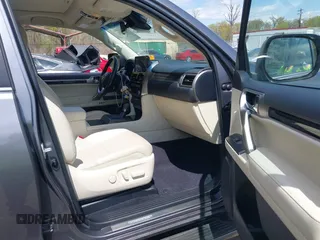 2022 Lexus GX with VIN JTJGM7BX5N5309119, listed as a IAAI auction lot 42036991 with 34,320 mi miles. Bid and sale history available at carsss.com. Image 5.