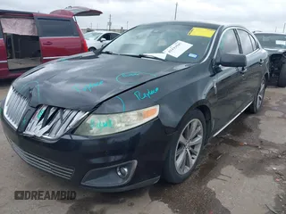 2011 Lincoln MKS z VIN 1LNHL9DRXBG604717, wystawiony jako IAAI lot #42193947 z przebiegiem 239 118 mil mil oraz . Historia ofert i sprzedaży dostępna na DreamBid. Obrazek 17.