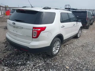 2013 Ford Explorer XLT with VIN 1FM5K7D95DGA16558, listed as a IAAI auction lot 42078683 with 171,538 mi miles and . Bid and sale history available at carsss.com. Image 4.