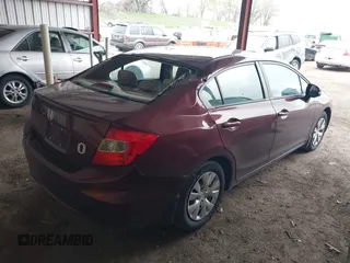 2012 Honda Civic LX z VIN 2HGFB2F50CH596442, wystawiony jako IAAI lot #42160402 z przebiegiem 130 152 mil mil oraz . Historia ofert i sprzedaży dostępna na DreamBid. Obrazek 4.