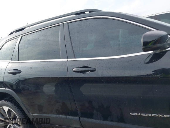 2022 Jeep Cherokee Limited with VIN 1C4PJMDX7ND502983, listed as a IAAI auction lot 41688290 with 29,491 mi miles and . Bid and sale history available at DreamBid. Image 13.