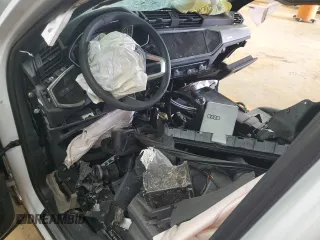 2025 Audi Q3 S line Premium z VIN WA1DECF37S1004205, wystawiony jako Copart lot #58781785 z przebiegiem Nie podano mil oraz Szkoda całkowita • Salvage title. Historia ofert i sprzedaży dostępna na DreamBid. Obrazek 8.