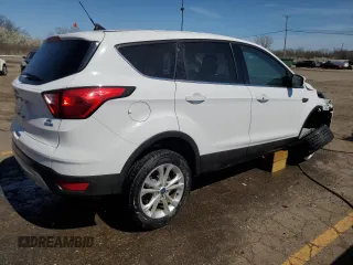 2019 Ford Escape SE z VIN 1FMCU9GD6KUB85600, wystawiony jako Copart lot #53521945 z przebiegiem 106 906 mil mil oraz Czysty tytuł • Clean title. Historia ofert i sprzedaży dostępna na DreamBid. Obrazek 3.