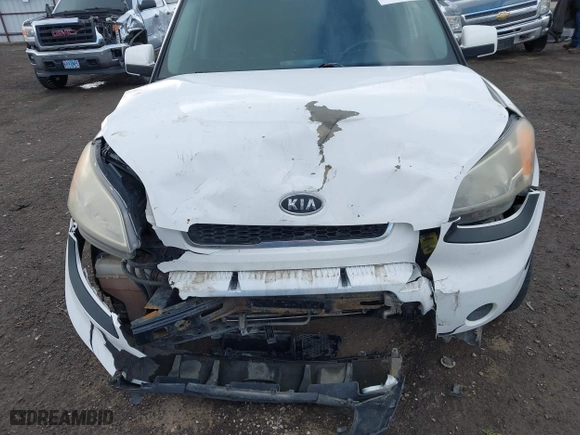 2010 Kia Soul + with VIN KNDJT2A20A7701556, listed as a IAAI auction lot 41814987 with 201,712 mi miles. Bid and sale history available at carsss.com. Image 6.