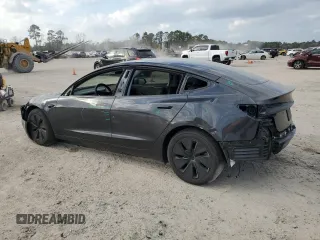 2024 Tesla Model 3 z VIN 5YJ3E1EA8RF726631, wystawiony jako Copart lot #43526145 z przebiegiem 12 980 mil mil oraz Czysty tytuł • Clean title. Historia ofert i sprzedaży dostępna na DreamBid. Obrazek 2.