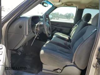 2005 Chevrolet Silverado 1500 Z71 z VIN 1GCEK19Z55Z211222, wystawiony jako Copart lot #49906305 z przebiegiem 245 263 mil mil oraz Czysty tytuł • Clean title. Historia ofert i sprzedaży dostępna na DreamBid. Obrazek 7.