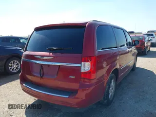 2013 Chrysler Town & Country Touring z VIN 2C4RC1BG7DR583239, wystawiony jako IAAI lot #41955325 z przebiegiem 183 880 mil mil oraz . Historia ofert i sprzedaży dostępna na DreamBid. Obrazek 4.