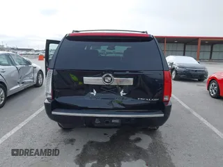2007 Cadillac Escalade z VIN 1GYFK63837R424460, wystawiony jako IAAI lot #41859862 z przebiegiem 138 690 mil mil oraz . Historia ofert i sprzedaży dostępna na DreamBid. Obrazek 16.