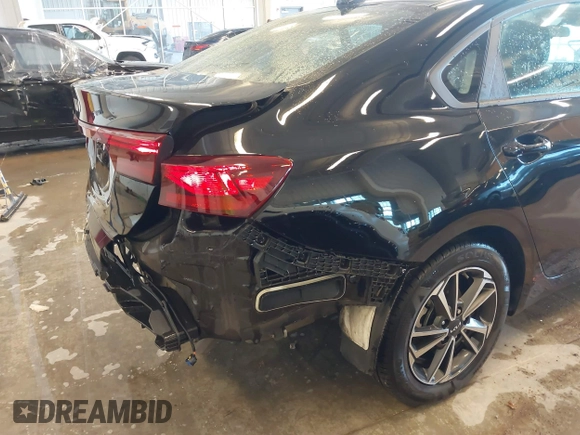 2022 Kia Forte LXS with VIN 3KPF24AD5NE484890, listed as a IAAI auction lot 41006516 with 39,213 mi miles and . Bid and sale history available at DreamBid. Image 18.