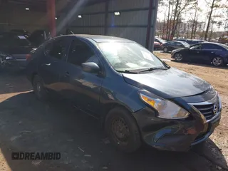 2016 Nissan Versa S z VIN 3N1CN7AP9GL903685, wystawiony jako IAAI lot #41607274 z przebiegiem 78 667 mil mil oraz . Historia ofert i sprzedaży dostępna na DreamBid. Obrazek 1.