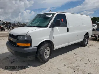 2018 Chevrolet Express Cargo Van with VIN 1GCWGAFP6J1217404, listed as a Copart auction lot 68947454 with 122,000 mi miles and Salvage Title. Bid and sale history available at carsss.com. Image 1.