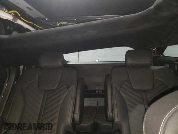 2025 Kia Sorento X-Line SX Prestige z VIN 5XYRKDJF6SG317452, wystawiony jako Copart lot #47240685 z przebiegiem 3 076 mil mil oraz Szkoda całkowita • Salvage title. Historia ofert i sprzedaży dostępna na DreamBid. Obrazek 10.