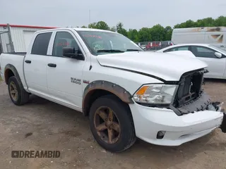 2014 Ram 1500 Express z VIN 1C6RR7KT7ES460966, wystawiony jako IAAI lot #42368346 z przebiegiem 155 401 mil mil oraz . Historia ofert i sprzedaży dostępna na DreamBid. Obrazek 1.