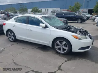 2014 Acura ILX with VIN 19VDE1F34EE000679, listed as a IAAI auction lot 41799014 with 136,514 mi miles. Bid and sale history available at carsss.com. Image 1.