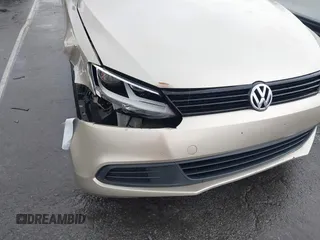 2012 Volkswagen Jetta SE z VIN 3VWDP7AJ5CM461691, wystawiony jako IAAI lot #42237130 z przebiegiem 102 664 mil mil oraz . Historia ofert i sprzedaży dostępna na DreamBid. Obrazek 6.