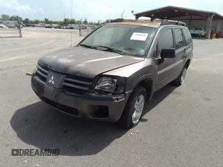 2005 Mitsubishi Endeavor LS with VIN 4A4MM21S65E044878, listed as a IAAI auction lot 40503526 with 186,503 mi miles. Bid and sale history available at carsss.com. Image 2.