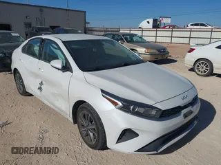 2022 Kia Forte LXS z VIN 3KPF24AD7NE479402, wystawiony jako IAAI lot #41629995 z przebiegiem 54 864 mil mil oraz . Historia ofert i sprzedaży dostępna na DreamBid. Obrazek 1.