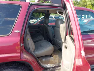 2005 Chevrolet Tahoe Z71 z VIN 1GNEK13T25R225137, wystawiony jako IAAI lot #42441428 z przebiegiem 230 897 mil mil oraz . Historia ofert i sprzedaży dostępna na DreamBid. Obrazek 8.