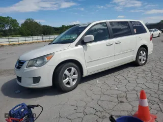 2010 Volkswagen Routan SE with VIN 2V4RW3D1XAR424552, listed as a Copart auction lot 54554495 with 180,827 mi miles and Clean Title. Bid and sale history available at carsss.com. Image 1.
