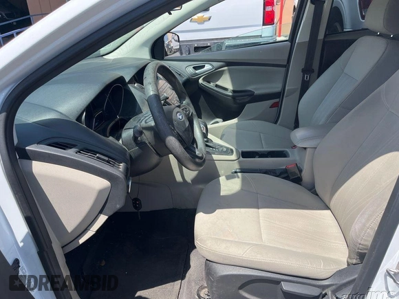2018 Ford Focus SE z VIN 1FADP3F20JL259181, wystawiony jako IAAI lot #42400276 z przebiegiem 161 473 mil mil oraz . Historia ofert i sprzedaży dostępna na DreamBid. Obrazek 12.