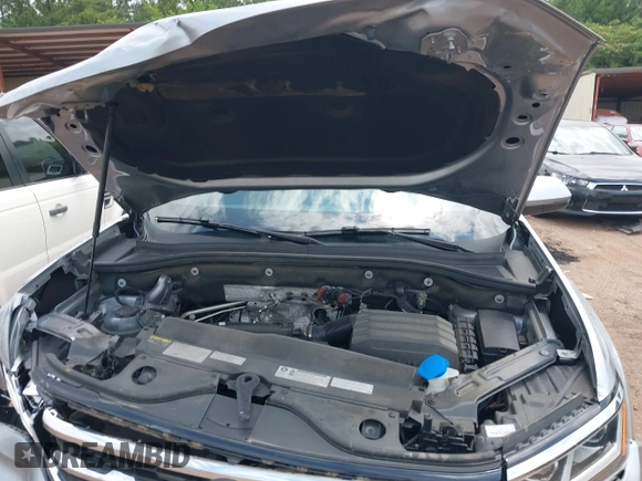 2020 Volkswagen Atlas SE with VIN 1V21E2CA4LC210687, listed as a IAAI auction lot 42382775 with 62,199 mi miles and . Bid and sale history available at DreamBid. Image 10.
