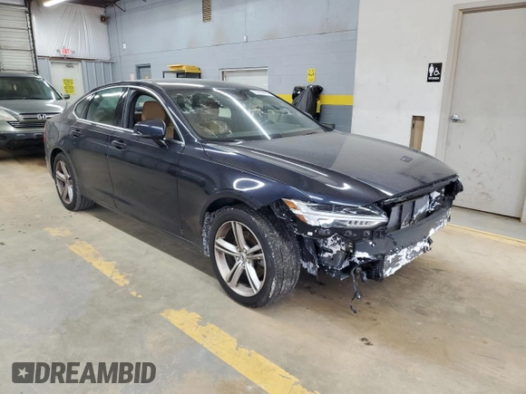 2017 Volvo S90 Momentum z VIN YV1102AK2H1008259, wystawiony jako Copart lot #70312414 z przebiegiem 90 625 mil mil oraz Szkody całkowita. Historia ofert i sprzedaży dostępna na DreamBid. Obrazek 4.