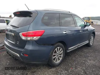 2013 Nissan Pathfinder SV with VIN 5N1AR2MMXDC681044, listed as a IAAI auction lot 41794481 with 181,915 mi miles. Bid and sale history available at carsss.com. Image 4.