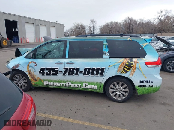 2012 Toyota Sienna XLE with VIN 5TDDK3DC3CS033755, listed as a IAAI auction lot 41815132 with 189,777 mi miles. Bid and sale history available at carsss.com. Image 14.