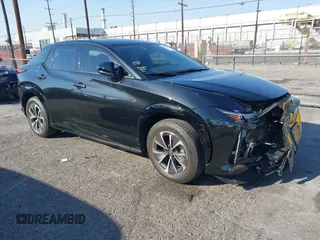 2024 Lexus RZ 300e Premium z VIN JTJABABB1RA004615, wystawiony jako IAAI lot #41310232 z przebiegiem 9 622 mil mil oraz . Historia ofert i sprzedaży dostępna na DreamBid. Obrazek 1.