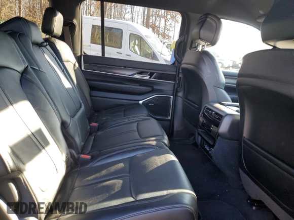 2023 Jeep Wagoneer Series II with VIN 1C4SJRBP8PS562800, listed as a Copart auction lot 83017904 with 35,176 mi miles and Clean title. Bid and sale history available at DreamBid. Image 11.