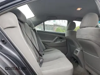2009 Toyota Camry LE z VIN 4T1BK46K69U091909, wystawiony jako Copart lot #56214505 z przebiegiem 157 133 mil mil oraz Czysty tytuł • Clean title. Historia ofert i sprzedaży dostępna na DreamBid. Obrazek 10.