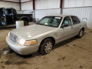 2008 Ford Crown Victoria LX z VIN 2FAFP74V28X129994, wystawiony jako Copart lot #88662595 z przebiegiem 98 533 mil mil oraz Szkody całkowita. Historia ofert i sprzedaży dostępna na DreamBid. Obrazek 1.